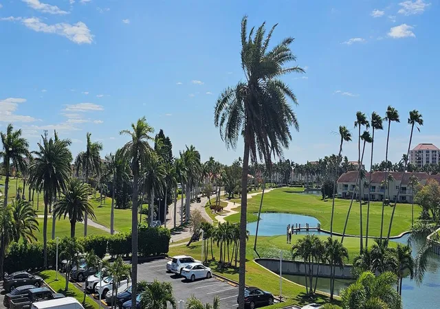 Listing Photo 2 - Condo for sale in building located at 5701 Bahia Del Mar Cir, ST PETERSBURG, FL 33715 - Unit #408