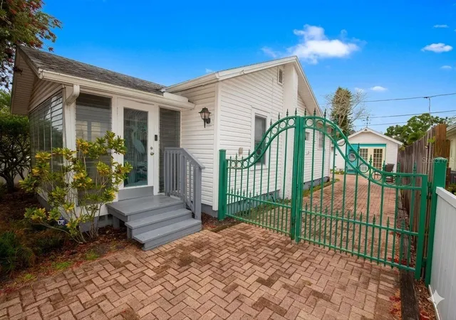 2nd image of 2907 Clinton St S, Gulfport, FL 33707 | MLS# TB8496629