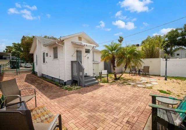 4th image of 2907 Clinton St S, Gulfport, FL 33707 | MLS# TB8496629
