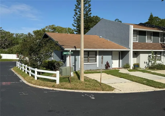 Townhouse for sale at 1200 Abbey Crescent Ln, CLEARWATER, FL 33759 | MLS# TB8496633