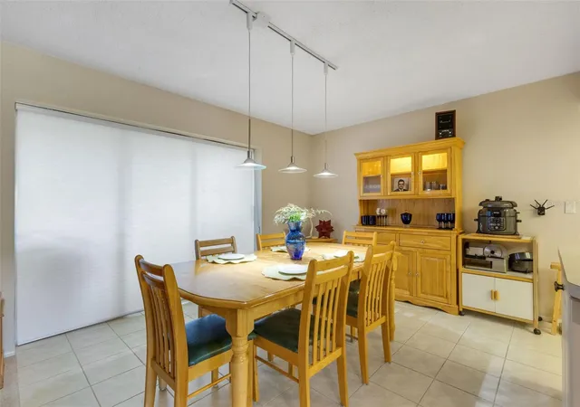 3rd image of 1518 70Th St W, Bradenton, FL 34209 | MLS# A4689657