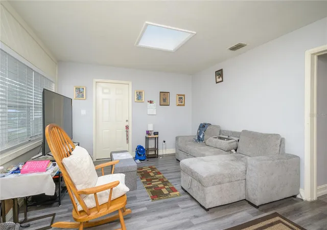 Photo 4 of Single family home for sale at 1006 San Domingo Rd, Orlando, FL 32808 | MLS# O6398332 | Listing updated on 2026-07-14