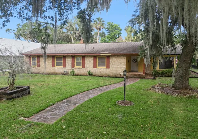 1st image of 1000 Boylston St, Leesburg, FL 34748 | MLS# G5110902