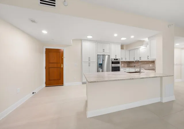 Listing Photo 1 - Condo for sale in building located at 1170 Gulf Blvd, Clearwater, FL 33767 - Unit #1004