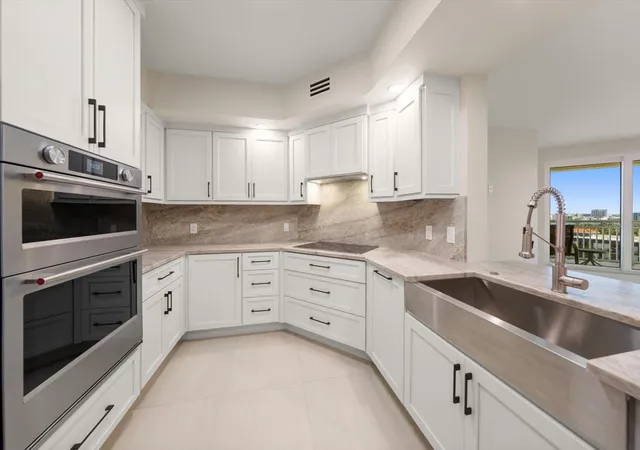 Listing Photo 4 - Condo for sale in building located at 1170 Gulf Blvd, Clearwater, FL 33767 - Unit #1004