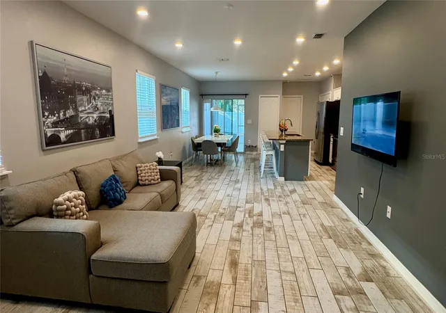 Photo 3 of Single family home for sale at 118 Hurst Ct, Deland, FL 32724 | MLS# O6398360 | Listing updated on 2026-08-22