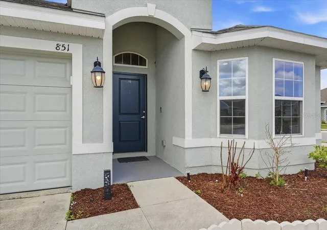 Photo 2 of Single family home for sale at 851 Vienna Dr, Winter Haven, FL 33884 | MLS# L4961034 | Listing updated on 2026-10-02