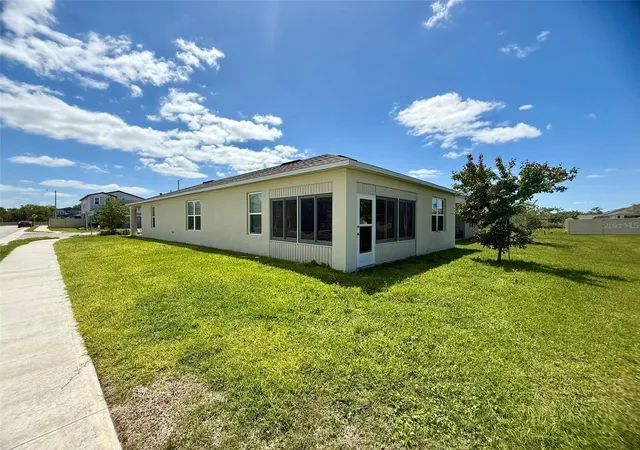 5th image of 2415 Brassie Ct, Winter Haven, FL 33884 | MLS# P4938435