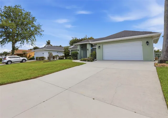 Photo 3 of Single family home for sale at 5207 86th Street Ct W, Bradenton, FL 34210 | MLS# A4689729 | Listing updated on 2026-10-11