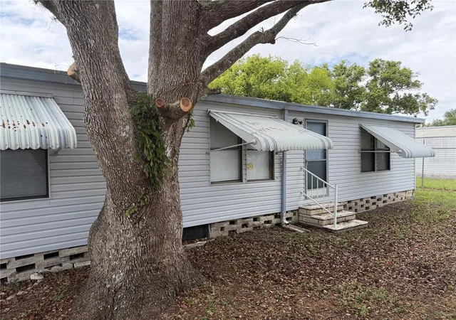3rd image of 34321 Countryside Dr, Wesley Chapel, FL 33543 | MLS# W7884773