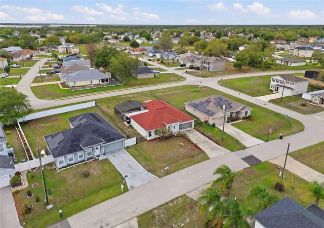 Photo 2 of Single family home for sale at 1912 Lakeview Pl, Kissimmee, FL 34759 | MLS# S5147705 | Listing updated on 2026-07-10