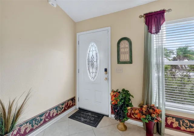 Photo 4 of Single family home for sale at 1912 Lakeview Pl, Kissimmee, FL 34759 | MLS# S5147705 | Listing updated on 2026-07-10