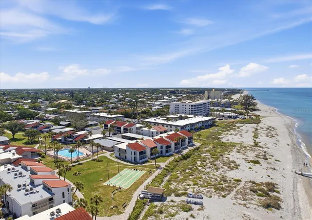2nd image of 500 Park Blvd S, VENICE, FL 34285