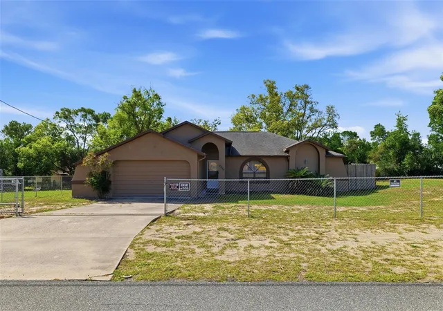 Photo 3 of Single family home for sale at 10464 Maderia St, Spring Hill, FL 34608 | MLS# W7884778 | Listing updated on 2026-07-06