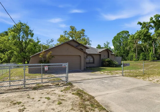 Photo 3 of Single family home for sale at 10464 Maderia St, Spring Hill, FL 34608 | MLS# W7884778 | Listing updated on 2026-07-06