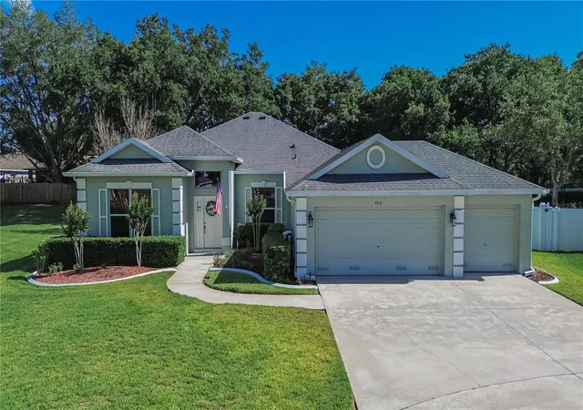 Homes for sale in Valrico, FL | 4810 Water Lark Wy, Valrico, FL 33596 | MLS# TB8496904