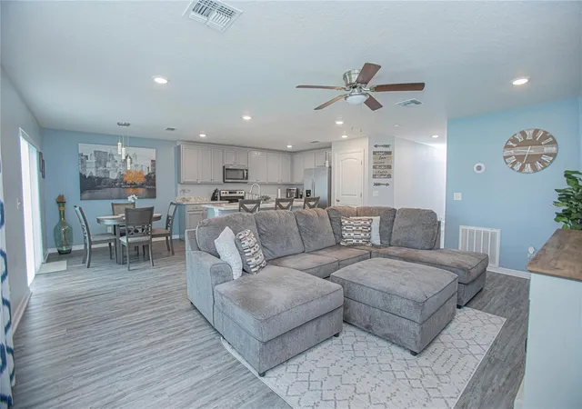 Photo 3 of Single family home for sale at 214 Linda Ln, Auburndale, FL 33823 | MLS# O6398499 | Listing updated on 2026-09-22