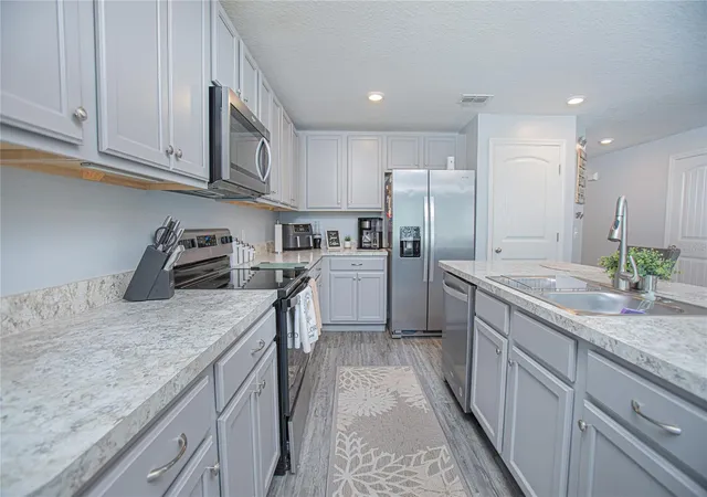 Photo 3 of Single family home for sale at 214 Linda Ln, Auburndale, FL 33823 | MLS# O6398499 | Listing updated on 2026-09-22
