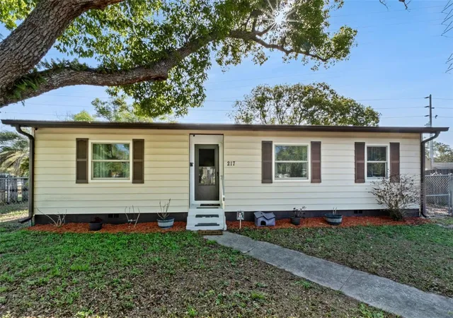 Photo 2 of Single family home for sale at 217 Colony Dr, Casselberry, FL 32707 | MLS# O6398512 | Listing updated on 2026-09-28
