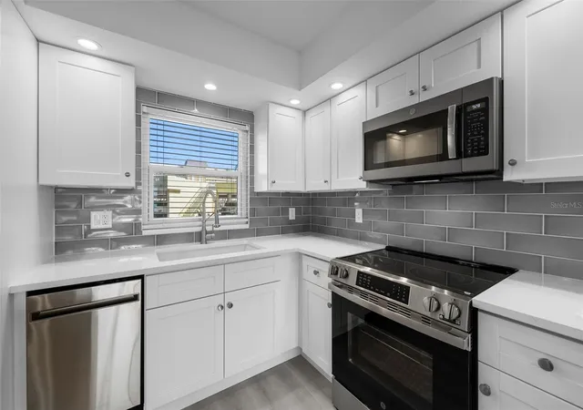 Photo 3 of Condo for sale at 4775 Cove Cir #103, St Petersburg, FL 33708 | MLS# O6398514 | Listing updated on 2026-10-12