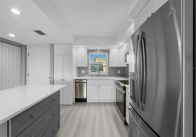 Photo 4 of Condo for sale at 4775 Cove Cir #103, St Petersburg, FL 33708 | MLS# O6398514 | Listing updated on 2026-10-12