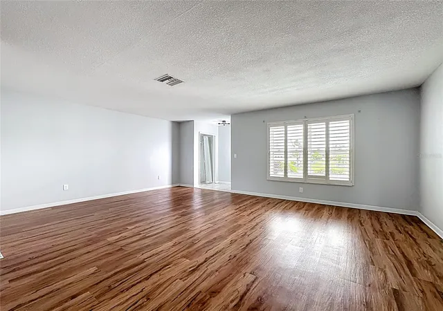 5th image of 1618 Bentwood Dr, Sun City Center, FL 33573 | MLS# L4961051