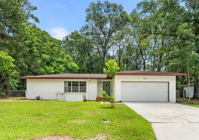 Homes for sale in Gainesville, FL | 2413 Nw 63rd Ter, Gainesville, FL 32606 | MLS# GC539388