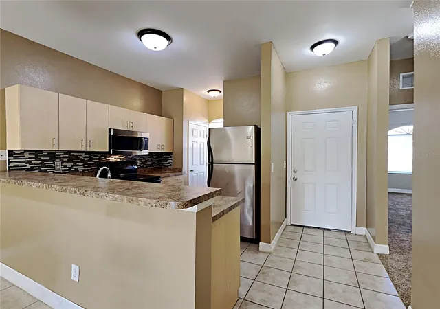 Photo 4 of Single family home for sale at 176 Ocean Blf Dr, Kissimmee, FL 34759 | MLS# O6398573 | Listing updated on 2026-07-15
