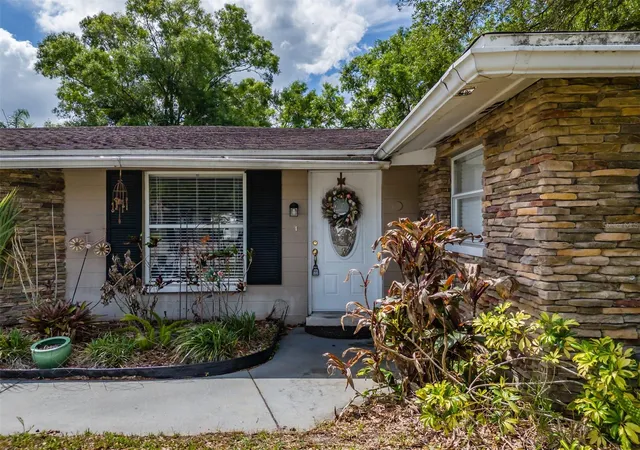3rd image of 18853 Tracer Dr, Lutz, FL 33549 | MLS# TB8496978