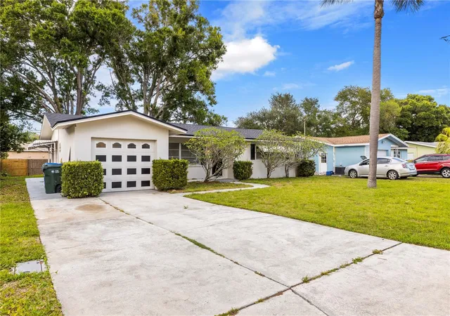 Photo 2 of Single family home for sale at 1820 Patlin Cir N, Largo, FL 33770 | MLS# TB8497009 | Listing updated on 2026-09-27