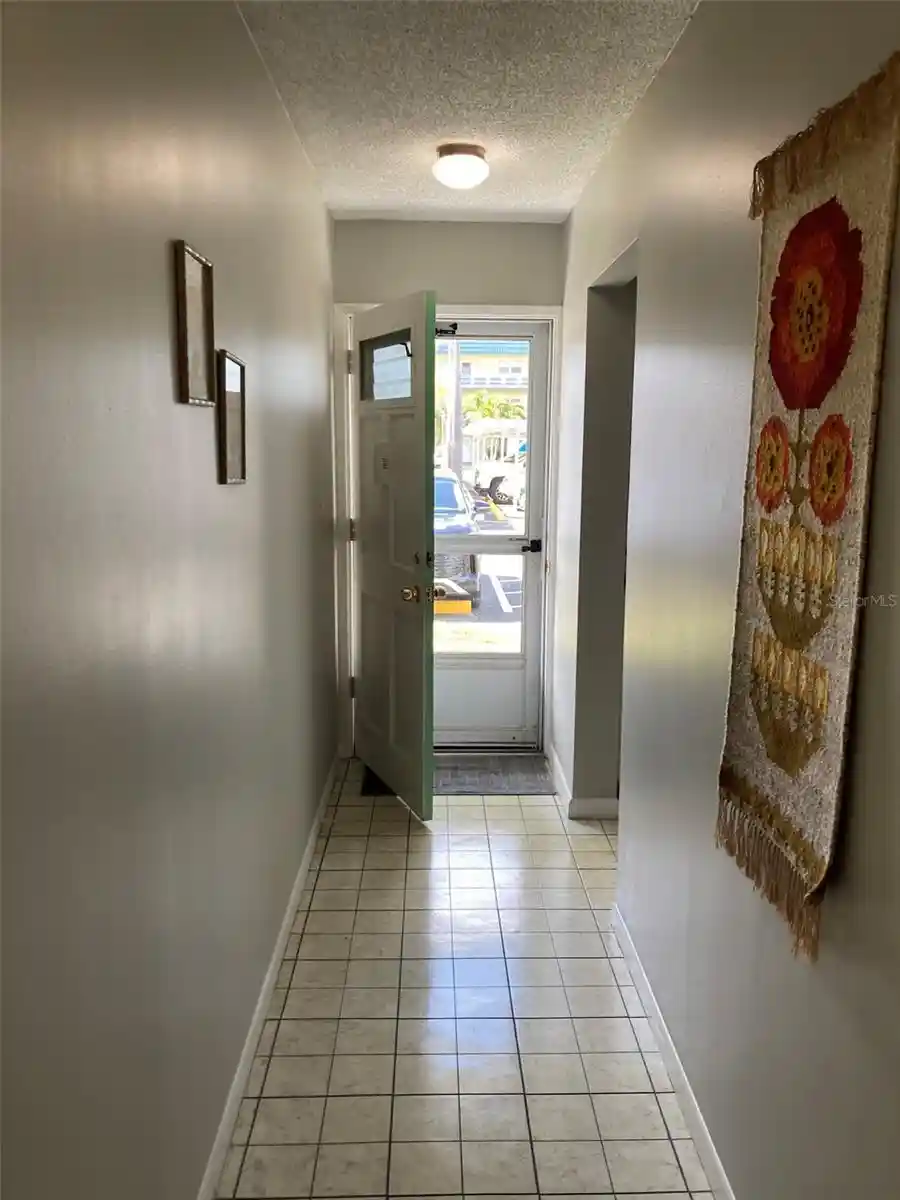 Listing Photo 2 - Condo for sale in 5660 80Th St N located at 5660 80Th St N, St. Petersburg, FL 33709 - Unit #B107