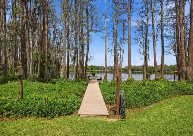 3rd image of 820 Newberger Rd, Lutz, FL 33549 | MLS# TB8497037