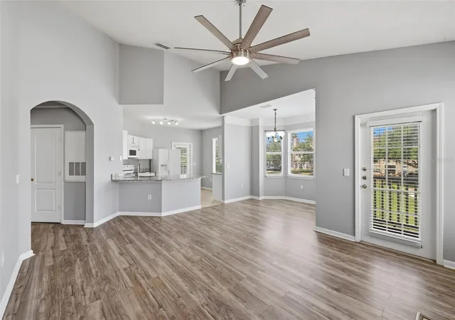 Listing Photo 4 - Condo for sale in building located at 10504 Villa Vw Cir, TAMPA, FL 33647