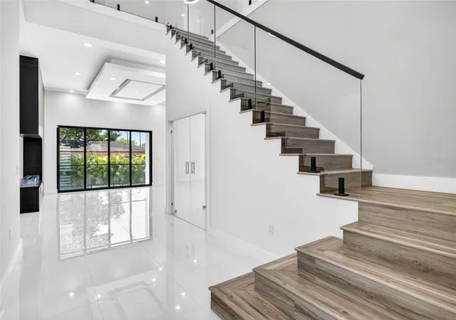 Photo 3 of Single family home for sale at 4426 W Euclid Ave, Tampa, FL 33629 | MLS# TB8497058 | Listing updated on 2026-09-25