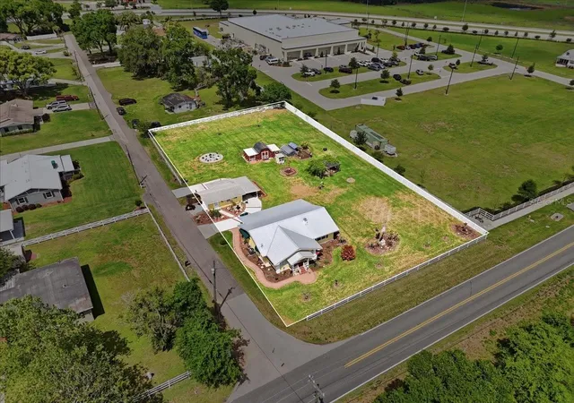 Photo 3 of Single family home for sale at 4225 Old Kathleen Rd, Lakeland, FL 33810 | MLS# TB8497071 | Listing updated on 2026-09-06