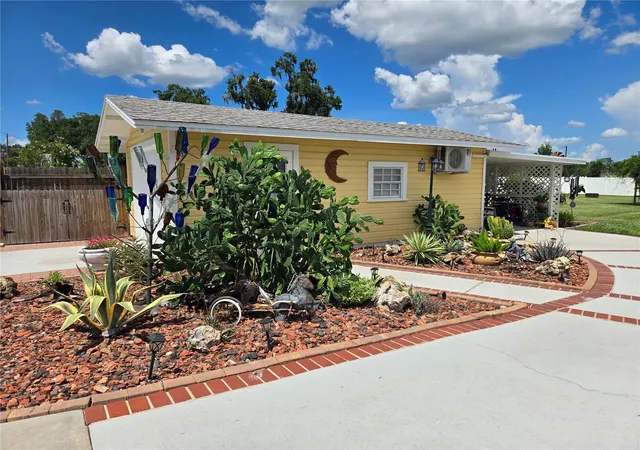Photo 3 of Single family home for sale at 4225 Old Kathleen Rd, Lakeland, FL 33810 | MLS# TB8497071 | Listing updated on 2026-09-06
