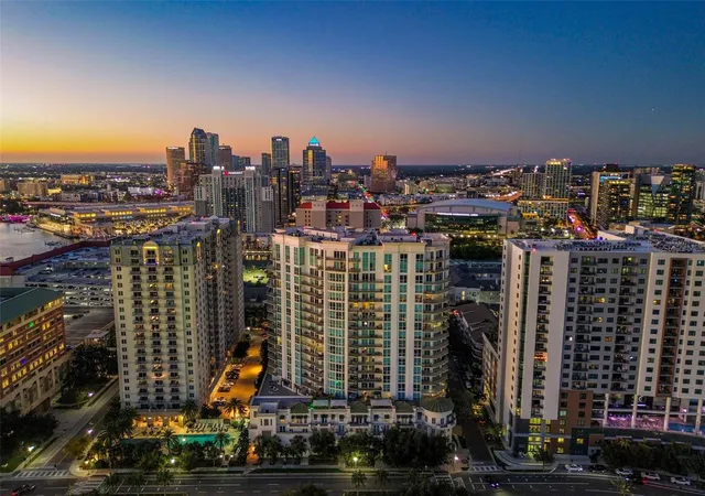 Homes for sale in Tampa, FL | 450 Knights Run Ave #2004, Tampa, FL 33602 | MLS# TB8497076