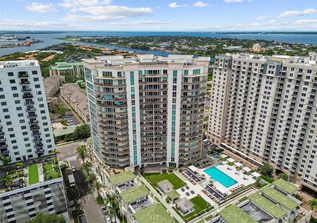 Homes for sale in Tampa, FL | 450 Knights Run Ave #2004, Tampa, FL 33602 | MLS# TB8497076