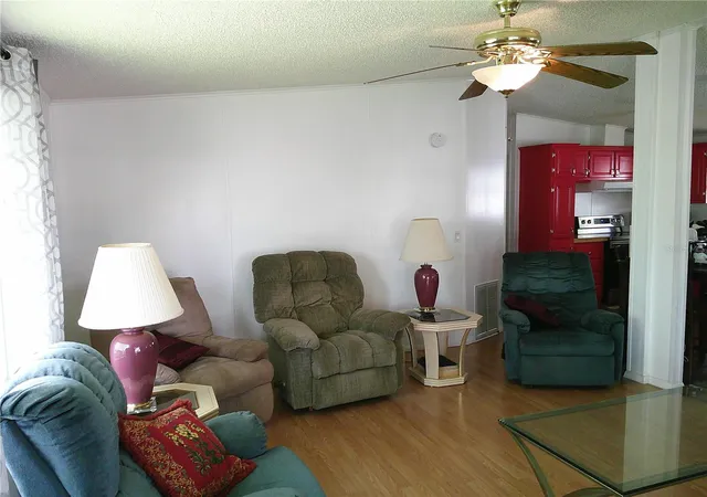 4th image of 3205 Hickory Dr, Wesley Chapel, FL 33543 | MLS# TB8497093