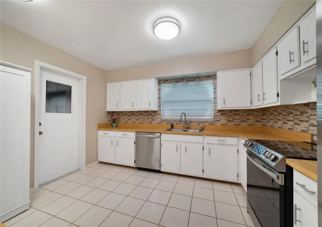 Homes for sale in Sanford, FL | 146 Mayfair Ct, Sanford, FL 32771 | MLS# O6398684