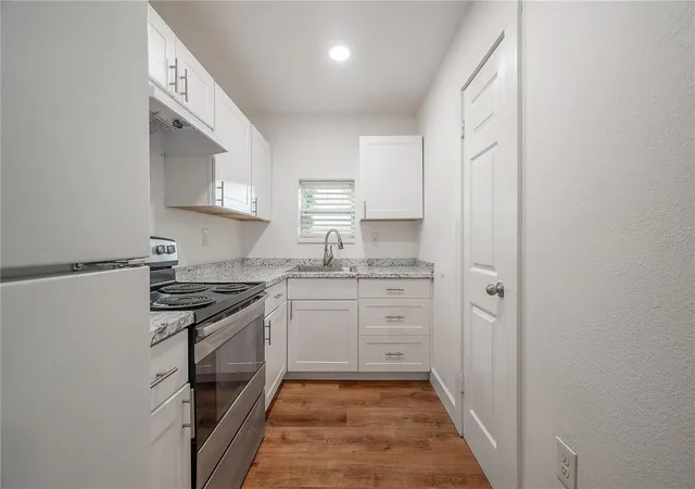 Listing Photo 2 - Condo for sale in building located at 2307 E Osborne Ave, TAMPA, FL 33610 - Unit #