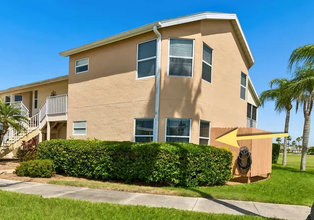 Homes for sale in Palmetto, FL | 1612 Fairway Tr #A, Palmetto, FL 34221 | MLS# TB8497175