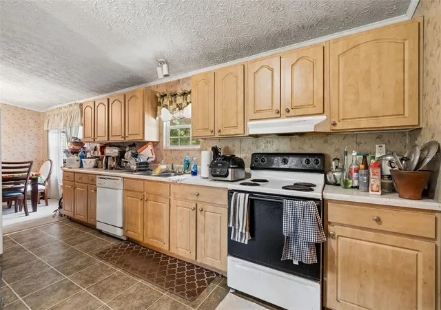 Photo 4 of Manufactured home for sale at 11101 Sumner Rd, Wimauma, FL 33598 | MLS# TB8497189 | Listing updated on 2026-04-27