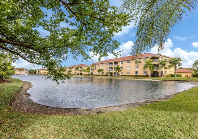 2nd image of 121 N Auburn Rd #11, Venice, FL 34292 | MLS# N6143896