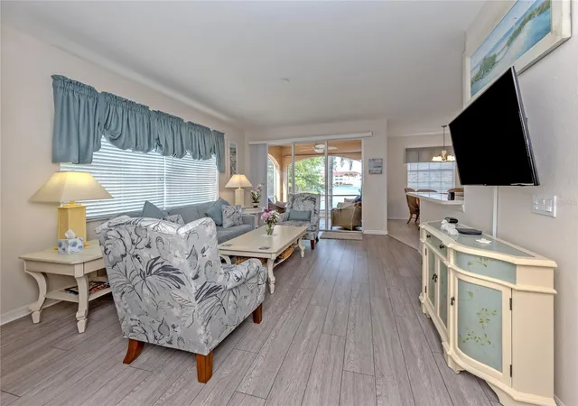 5th image of 121 N Auburn Rd #11, Venice, FL 34292 | MLS# N6143896