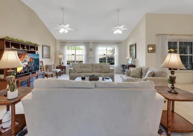 Photo 3 of House for sale at 2520 S Glen Eagles Dr, Deland, FL 32724 | MLS# V4948478 | Listing updated on 2026-09-29