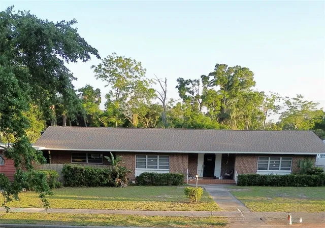 Homes for sale in Saint Petersburg, FL | 400 Lake Maggiore Blvd S, Saint Petersburg, FL 33705 | MLS# TB8497279