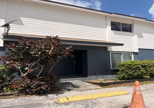 Townhouse for sale at 13052 Londondary Pl, TAMPA, FL 33612 | MLS# TB8497286