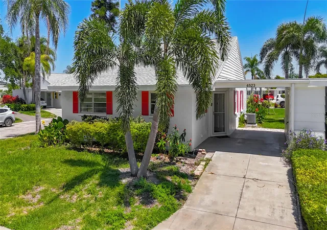 Photo 1 of House for sale at 4523 W Independence Dr, Bradenton, FL 34210 | MLS# A4689922 | Listing updated on 2026-09-21
