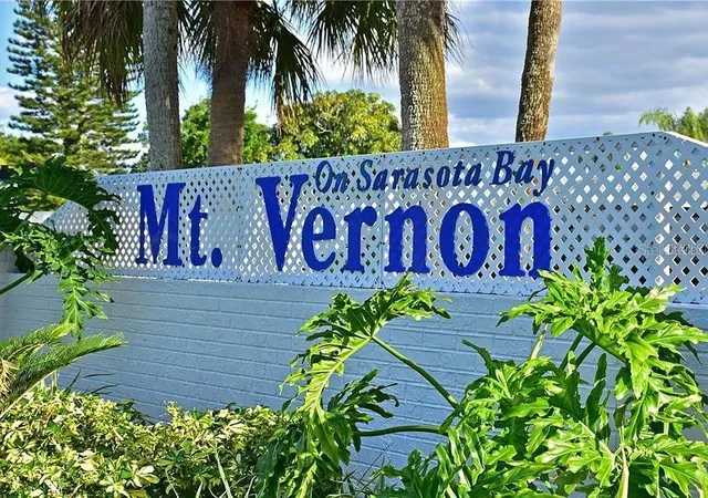 Photo 2 of House for sale at 4523 W Independence Dr, Bradenton, FL 34210 | MLS# A4689922 | Listing updated on 2026-09-21